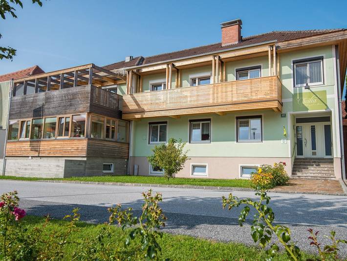 Hotel für 4 Personen, mit Garten und Pool sowie Balkon, mit Haustier