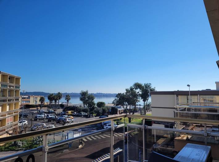 Gîte pour 2 personnes, avec vue sur le lac et balcon dans Casino de Balaruc
