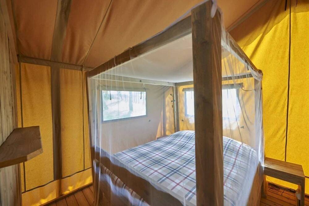 Camping 5 étoiles - Piscine - ccbefcf in Gourdon, Lot