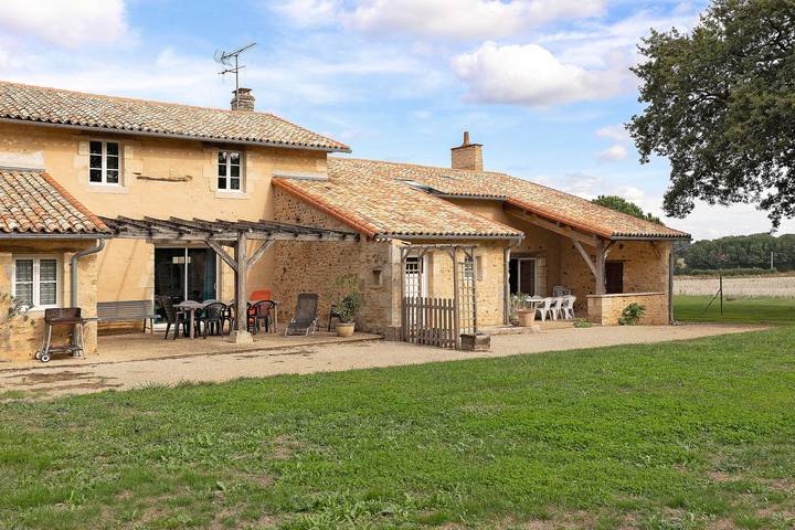 Casa rural para 16 personas, con jardín - 1