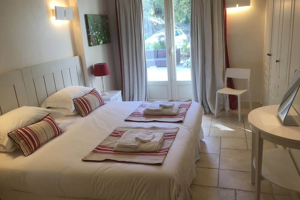 Stunning Luxurious Villa - Heated Pool and Tennis Court - Lourmarin in Lourmarin, Regionaler Naturpark Luberon