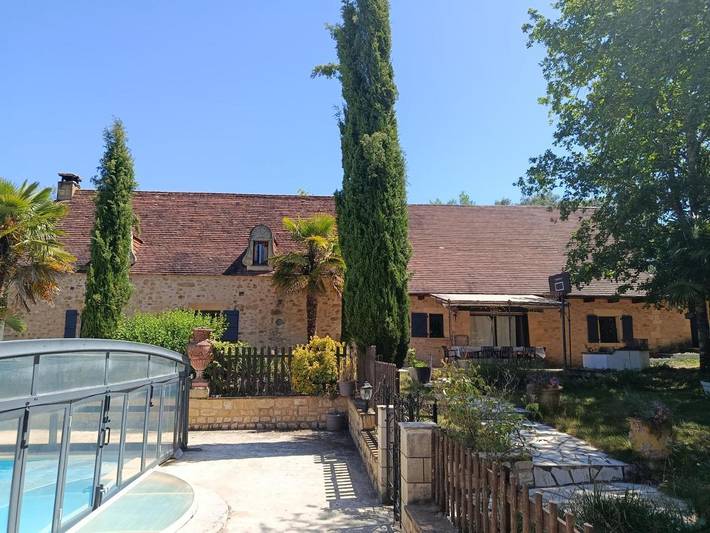 Location de vacances pour 10 personnes, avec Terrasse ainsi que Piscine et Vue à Saint-Cirq-Madelon