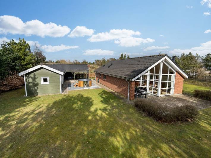 Feriehus for 6 personer, med Terrasse i Danmark