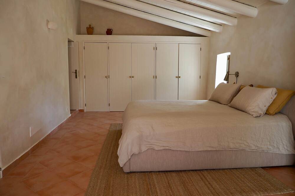 Terra: family friendly design-led countryside house & pool in Estoi, Faro