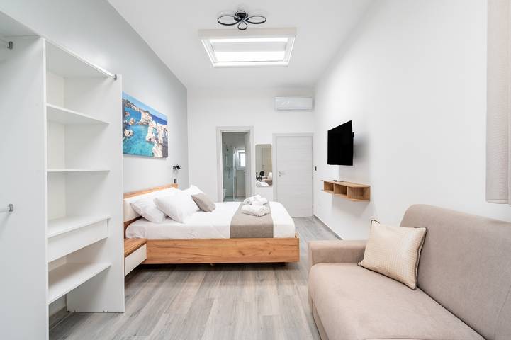 Apartamento inteiro, Apartamento 'Piazza Pertini - Apartment Perla' com Wi-Fi e Ar Condicionado in Melendugno, Lecce (província)