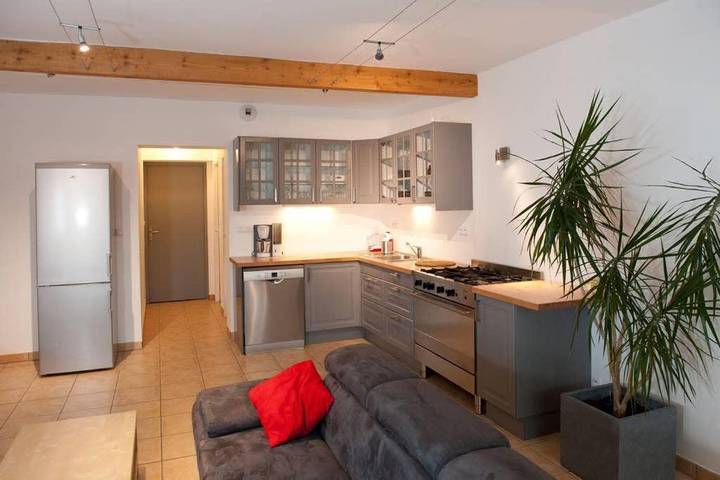 Location de vacances pour 4 personnes, avec terrasse et piscine à Entrepierres - 4