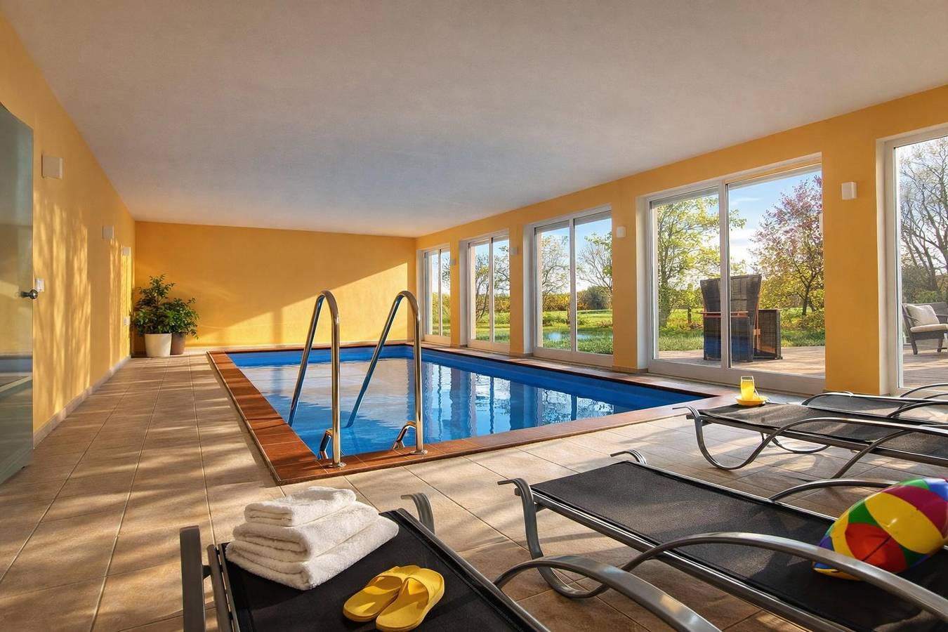 Ostseelandsitz Mira Belle Fewo 1 mit Indoor Pool und Sauna in Kühlungsborn, Mecklenburgische Ostseeküste