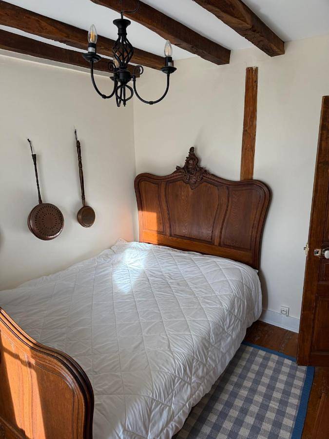Location de vacances pour 8 personnes, avec vue ainsi que terrasse et piscine à Génis - 2