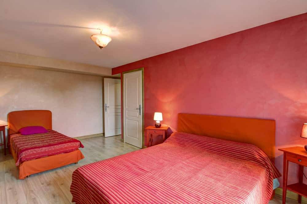 Grand Gîte de Caractère pour 15 Pers. avec Jardin à Luré in Luré, Région de Roanne