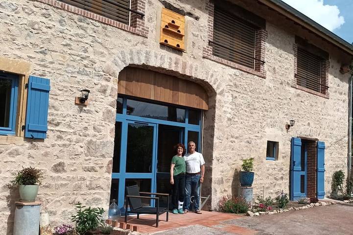 Gîte pour 12 personnes, avec jardin à Le Cergne
