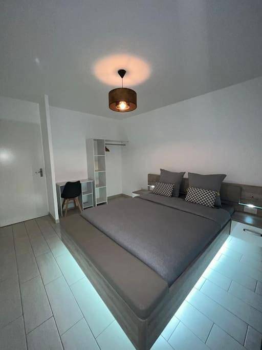 Appartement entier, Two-Bedroom Apartment in Épinay-sur-Seine, Seine-Saint-Denis