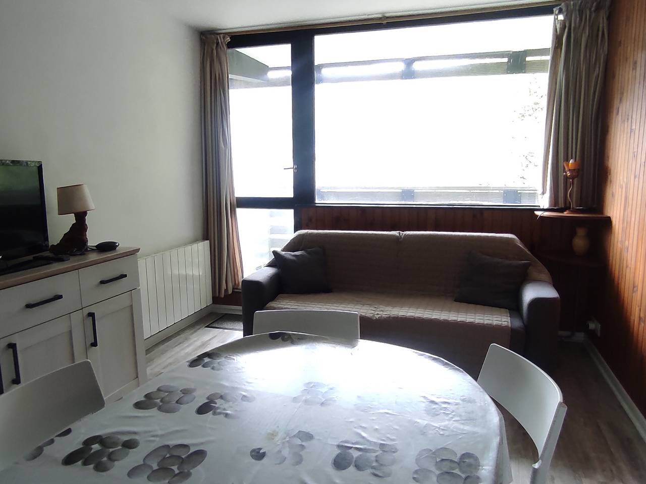 Appartement entier, Appartement central à Super Besse, 2 chambres, proche pistes in Super Besse, Besse-et-Saint-Anastaise