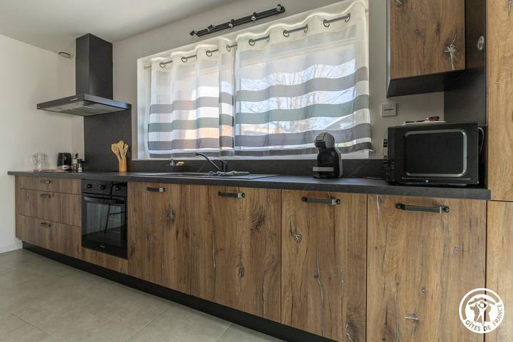 Gîte pour 4 personnes, avec Terrasse et Vue à Olby - 4