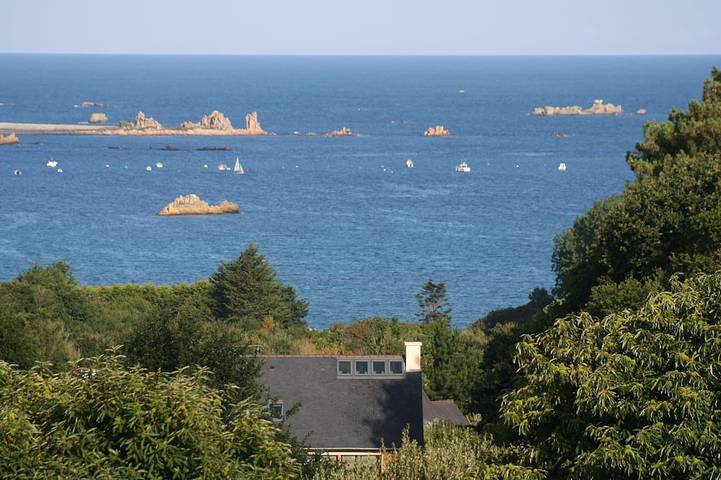 Maison de vacances pour 15 personnes, avec terrasse et jardin à Plougrescant