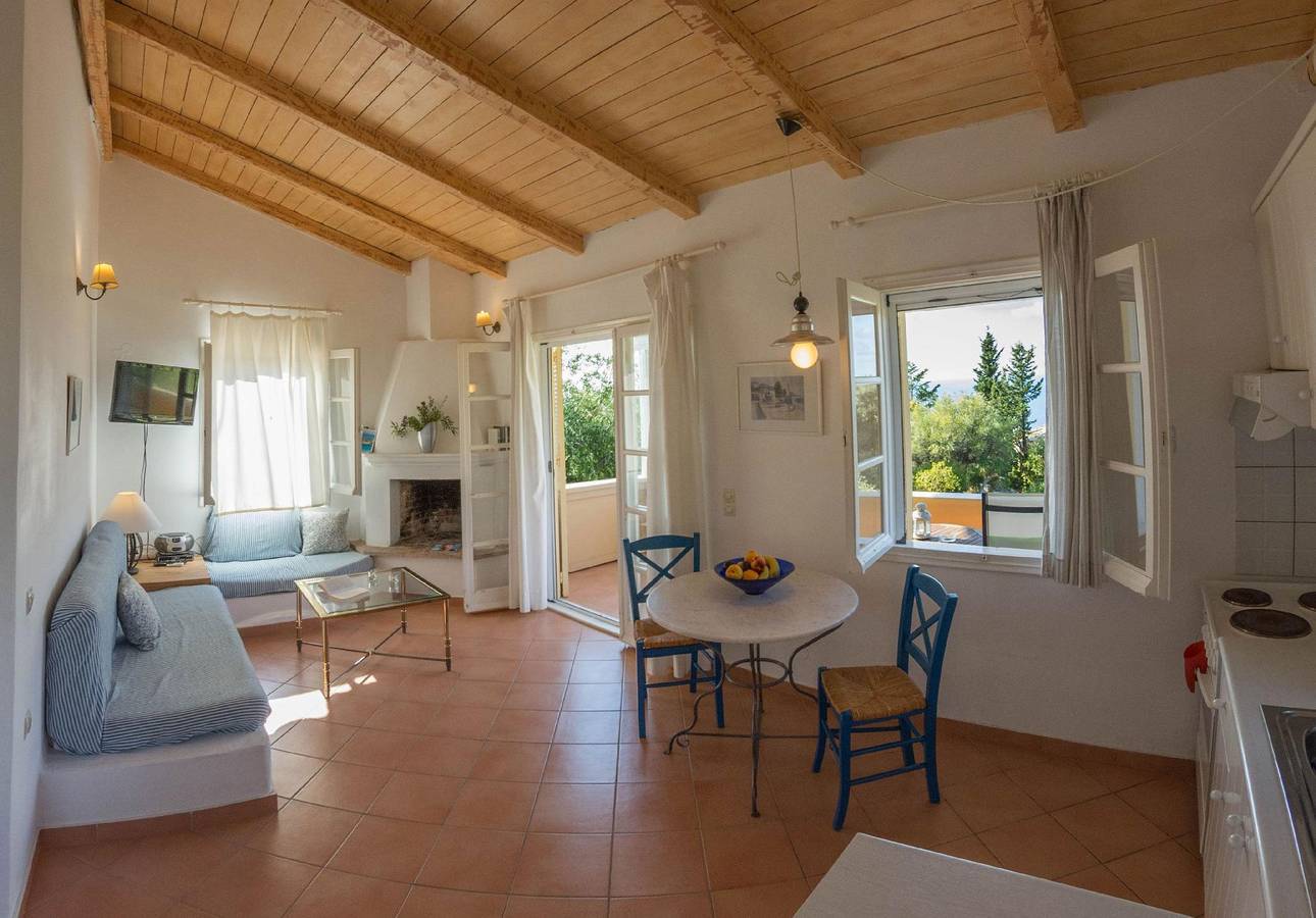 Ganze Ferienwohnung, Wohnung mit gemeinsamem großen Pool und Kinderbecken in Agios Nikitas, Griechenland