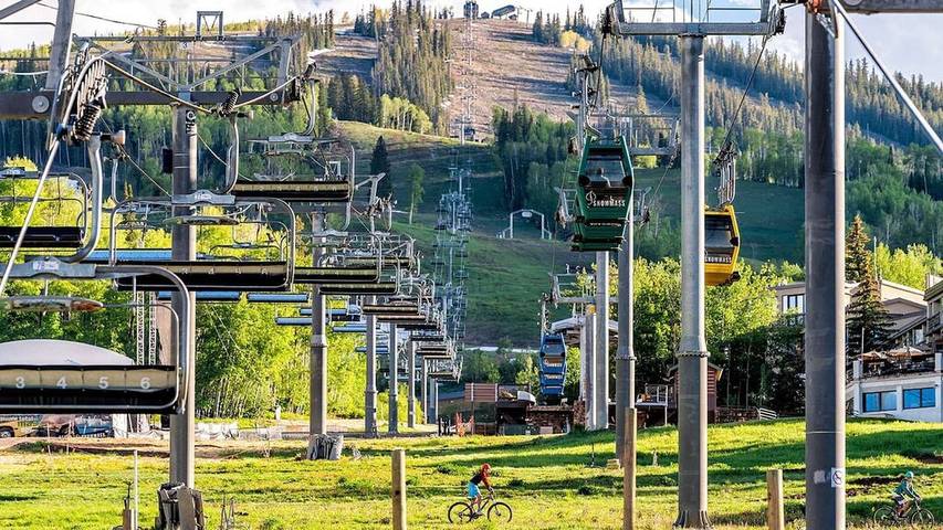Vacation rental for 13 people, with hot tub and balcony in Aspen Snowmass