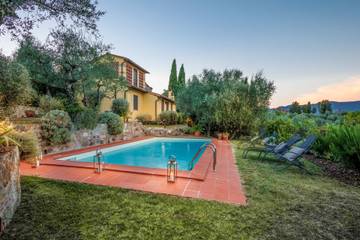 Villa for 4 Guests in Lucca, Colline Lucchesi, Picture 4