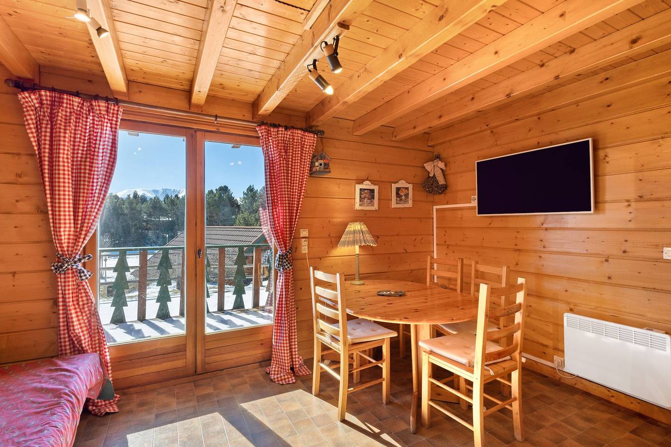 Chalet "Maison De Bois Finlandaise" con 2 terrazze private e balcone in Bolquère, Parco naturale regionale dei Pirenei catalani