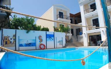 Gîte pour 3 personnes, avec piscine et jardin dans Agia Pelagia