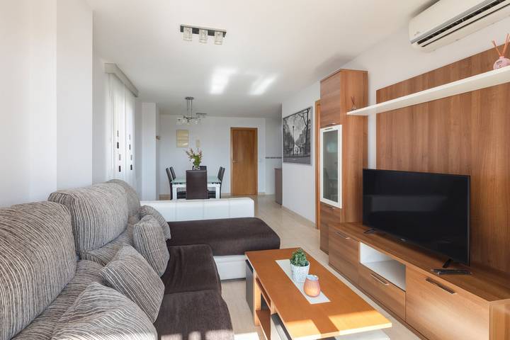 Apartamento entero, Apartamento vacacional "Clayma" con vistas al mar, piscina compartida y Wi-Fi in Puerto de Mazarrón, Mazarrón