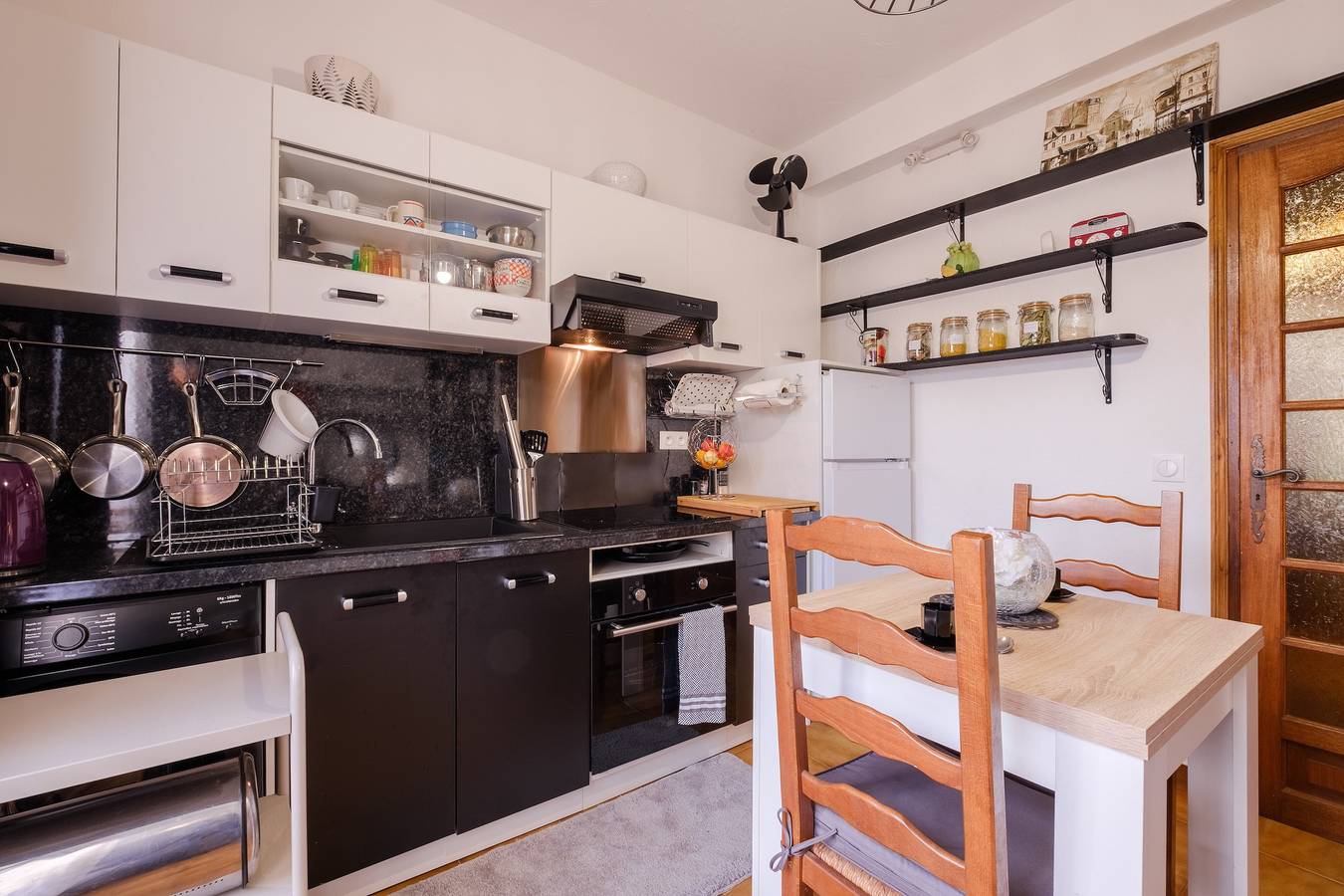 Apartamento entero, Apartamento 'Vallon Des Prés' con Terraza Privada, Jardín Compartido y Wi-Fi in Villeneuve-Loubet, Costa mediterránea (Francia)