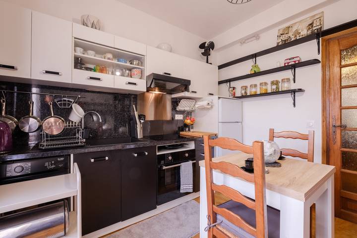 Appartamento intero, Appartamento 'Vallon Des Prés' con Terrazza Privata, Giardino in Comune e Wi-Fi in Villeneuve-Loubet, Costa mediterranea (Francia)