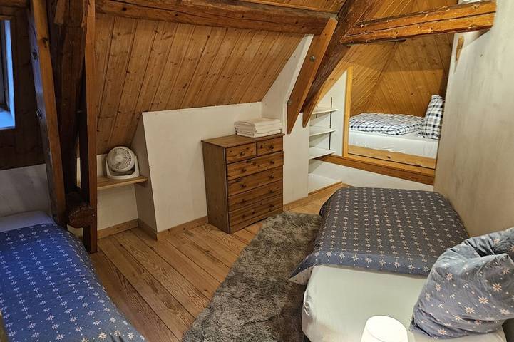 Gîte pour 15 personnes, avec jardin, animaux acceptés à Chantelouve - 4