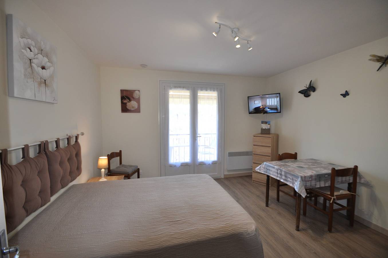 Studio entier, Studio 'À Louer Gréoux' avec terrasse privée, balcon et Wi-Fi in Gréoux-les-Bains, Parc naturel régional du Verdon
