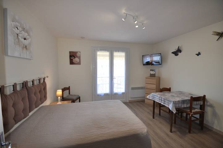 Monolocale intero, Monolocale 'À Louer Gréoux' con Terrazza Privata, Balcone e Wi-Fi in Gréoux-les-Bains, Alpi dell'Alta Provenza