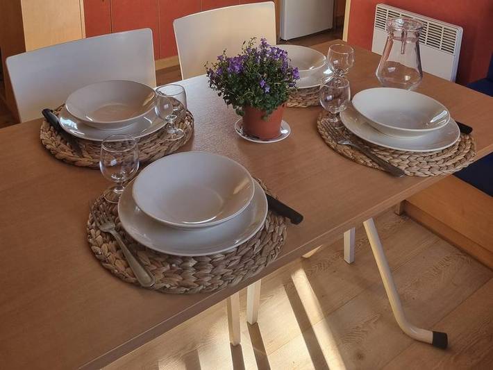 Camping La Garenne - Mobilheim 4 personen - 22 Résidence les tournesols + Überdachte Terrasse +Fernsehen 1/4 Pers. in Peyrignac, Périgord Noir