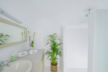 Villa for 4 People in Oia, Santorini, Photo 4