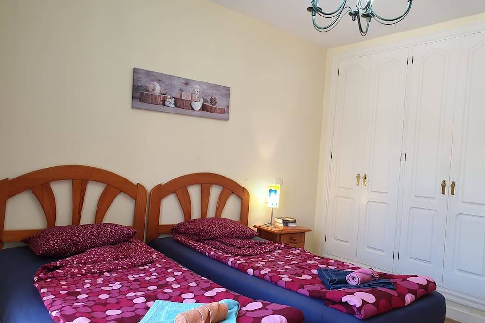 Entire apartment, Apartment Benimar with heated pool, large terrace, dishwasher, wifi, Sat-Tv in Playa del Duque, Adeje
