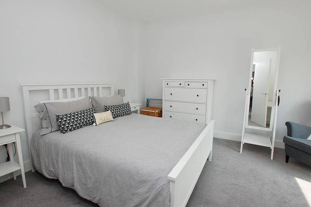 Ensuite Double Bed Room Sunny Spacious with Shared Kitchen in Nottingham, East Midlands