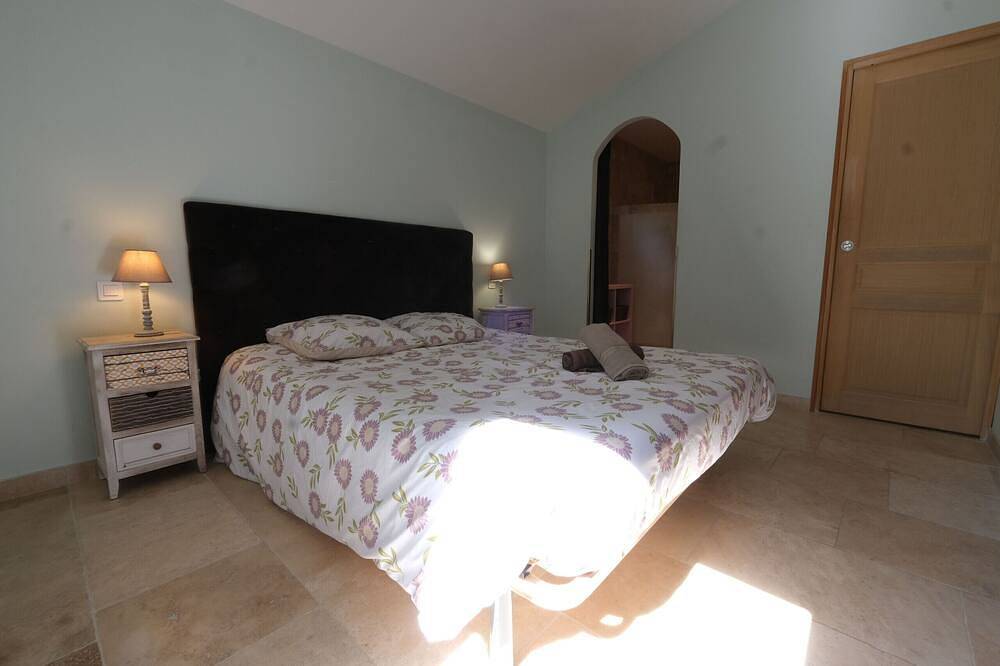 Alquiler De Vacaciones Muy Agradable Al Pie De Luberon - 8 personas in Maubec, Parque natural regional del Luberon