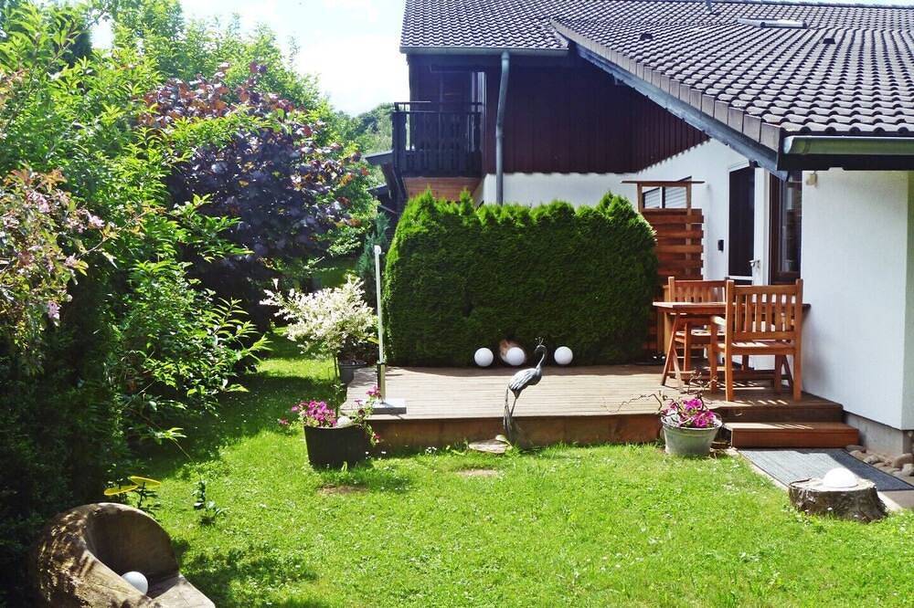 Ganze Wohnung, Idyllische Ferienwohnung mit Terrasse und Garten für einen angenehmen Aufenthalt in Edertal, Waldecker Land