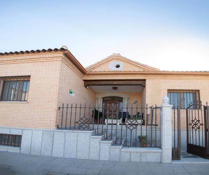 Casa rural para 16 personas, con Jacuzzi y Terraza además de Jardín y Vistas en Provincia de Toledo - 3