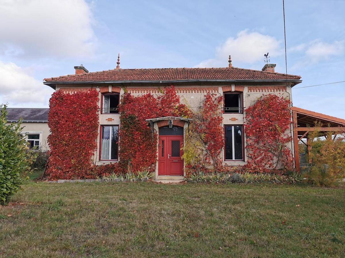 La Villa Rouge in Saint-Martin la Rivière, Valdivienne