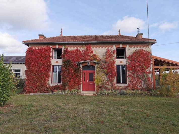 Location de vacances pour 10 personnes, avec jardin, animaux acceptés à Valdivienne - 2