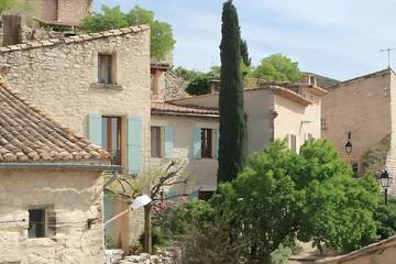Location de vacances pour 6 personnes, avec jardin et balcon, animaux acceptés à Boulbon