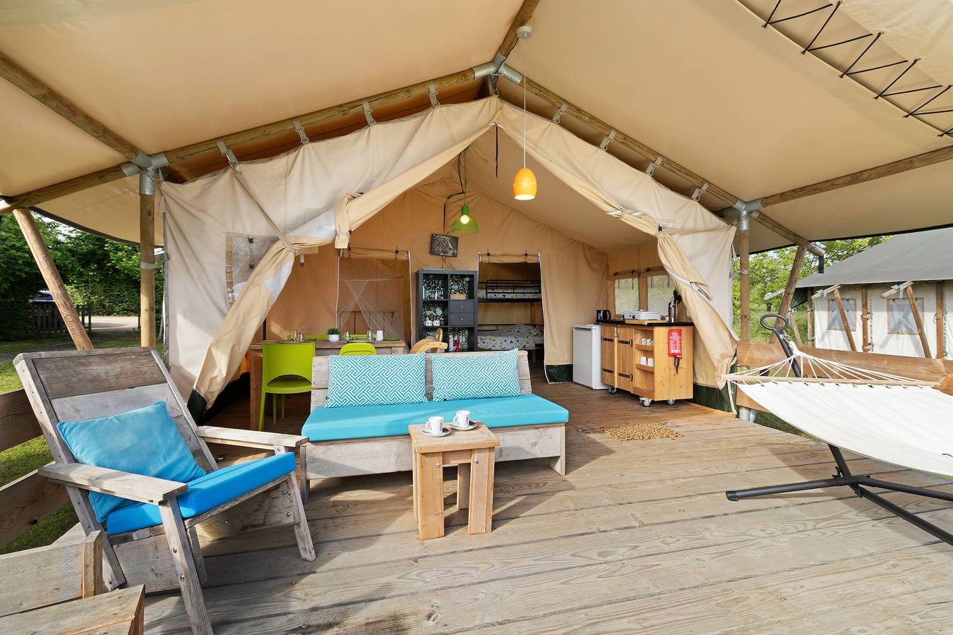 Glamping « Safarilodge Standard 4 Pers » avec terrasse privée et Wi-Fi in Paulin, Périgord Noir
