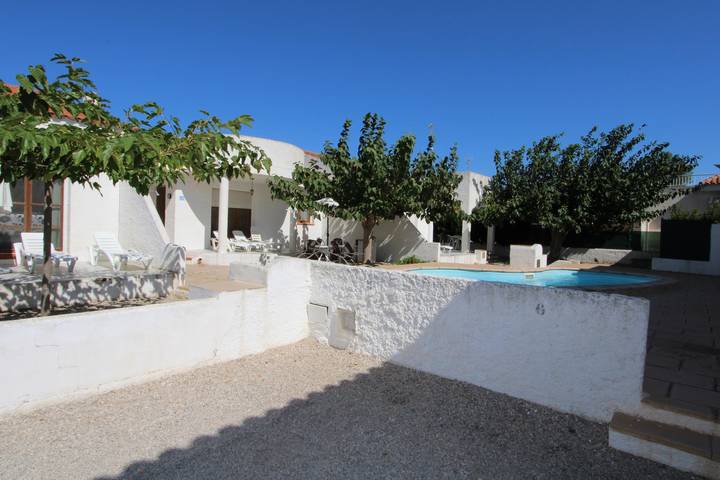 Casa rural para 6 personas, con vistas y terraza además de jardín y piscina, Se admiten mascotas en Deltebre - 4