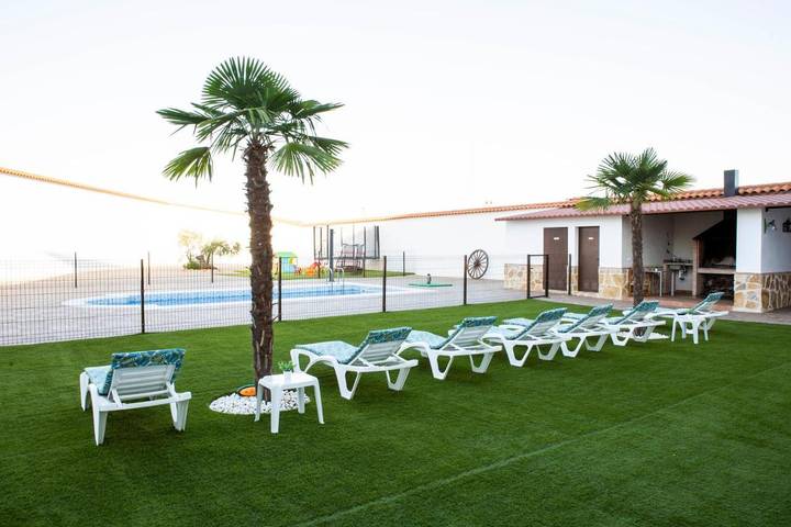 Casa de vacaciones para 18 personas, con piscina y jardín en Provincia de Cuenca - 2