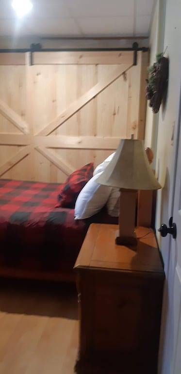 Naturparadies 25 Minuten zum Casino Rama. Holzrahmen, Whirlpool und Sauna. in Huronsee (Kanada)