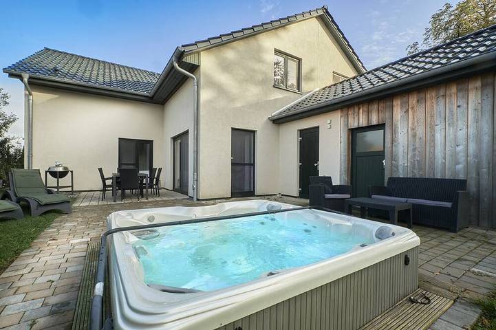 Villa für 7 Personen, mit Whirlpool und Garten sowie Sauna, mit Haustier in Göhren-Lebbin