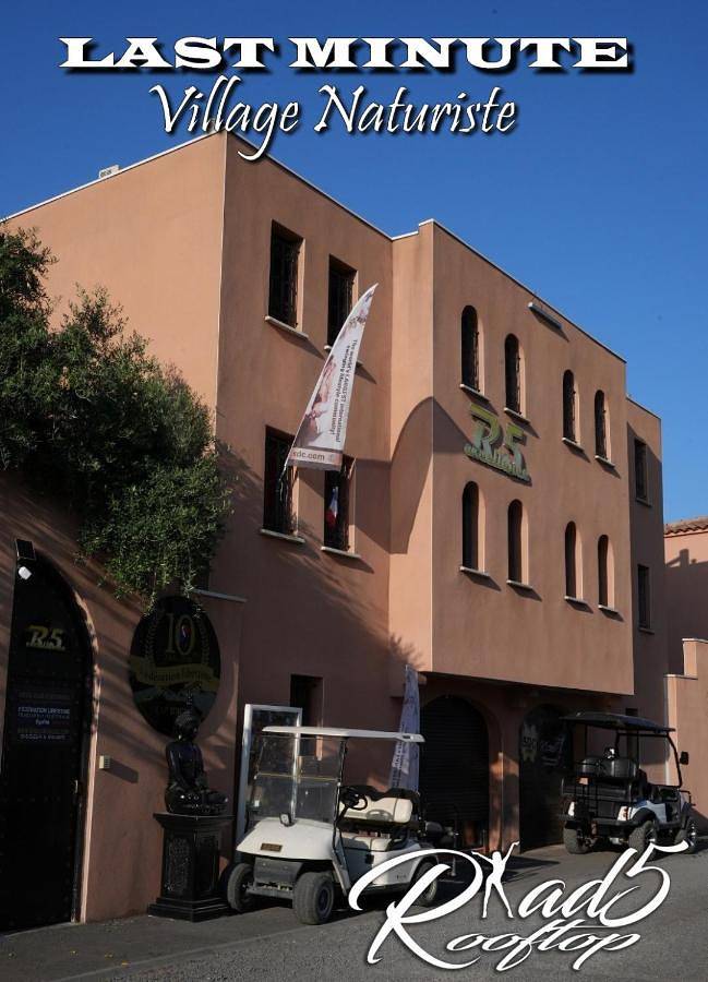 Appart’hôtel pour 2 personnes, avec piscine ainsi que terrasse et jacuzzi, animaux acceptés