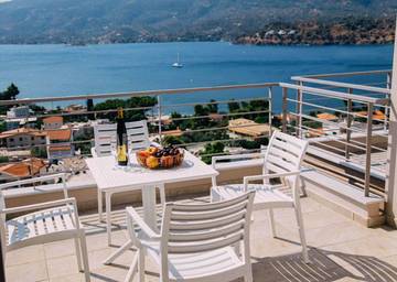 Gîte pour 4 personnes, avec jardin et vue dans Poros