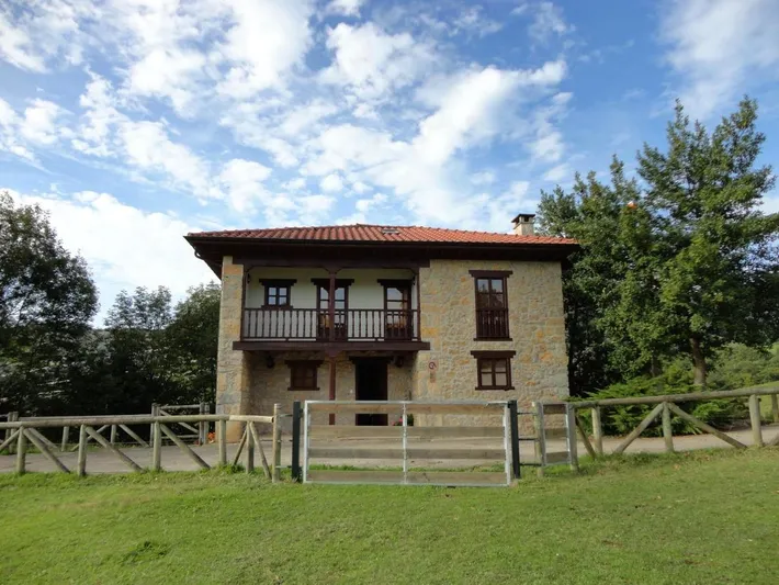 Casa rural para 6 personas, con vistas además de terraza y jardín - 1