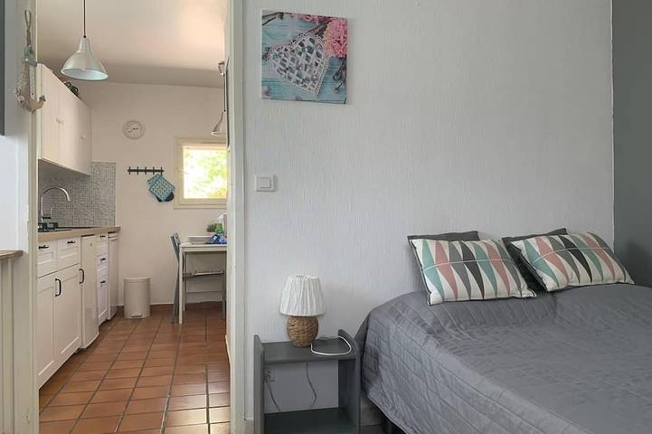 Gîte pour 3 personnes, avec piscine à Belcodène - 4