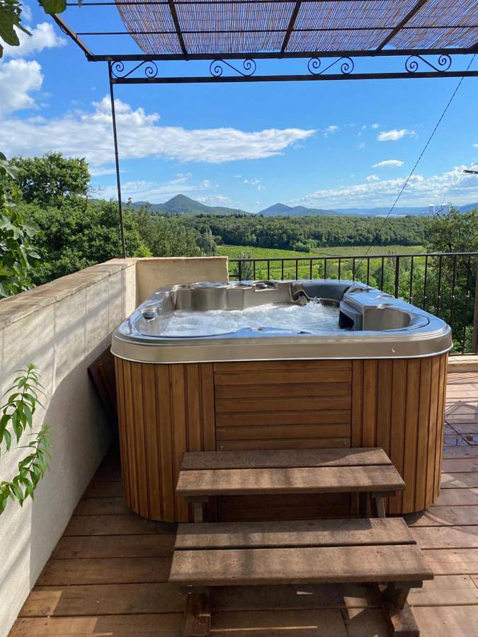 Le Mas du Rochet - Gîte à la campagne avec spa privé - 2 à 4 pers in Mirmande, Région de Valence