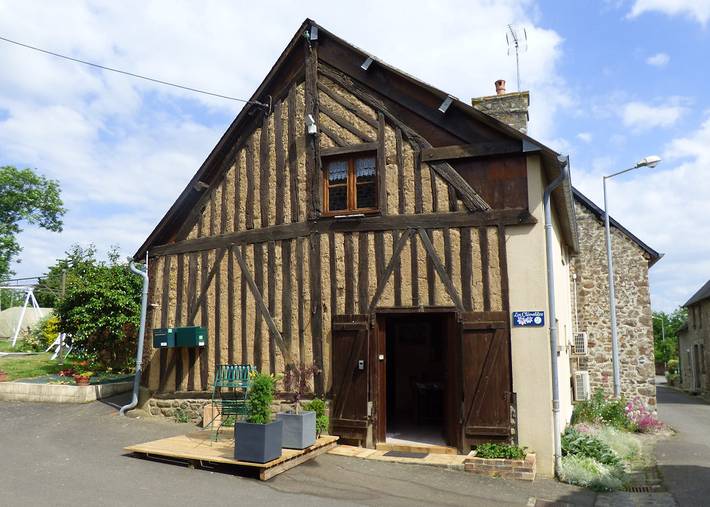 Gîte pour 5 personnes, avec terrasse et jardin, animaux acceptés à Saint-Cyr-du-Bailleul